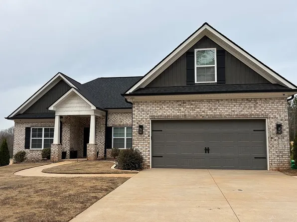 229 Carriage Gate Dr, Wellford, SC 29385