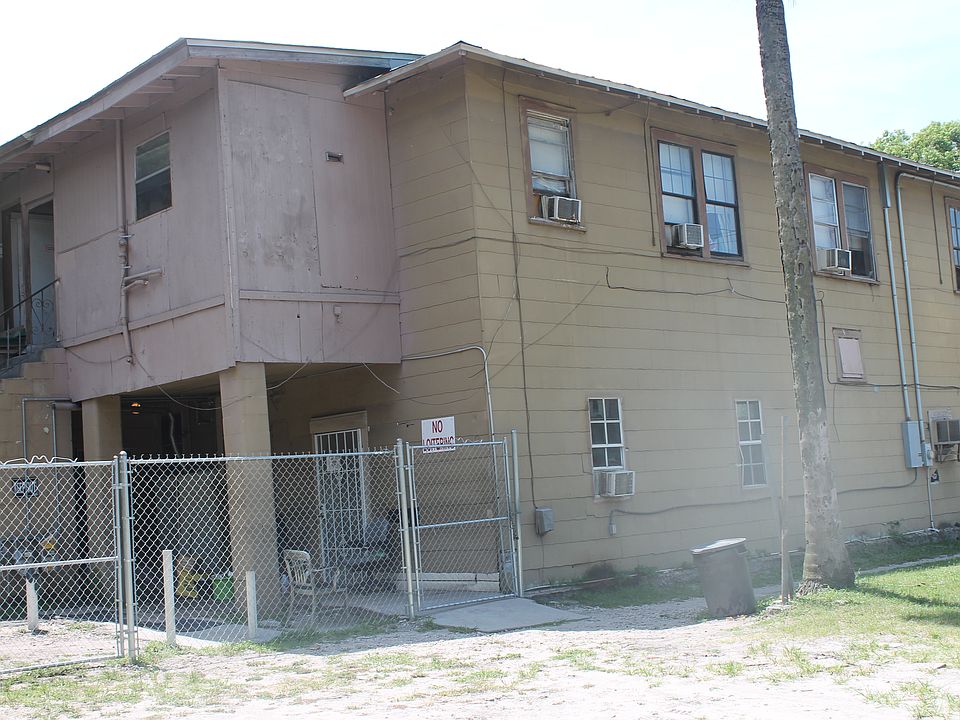2nd image of 804 E Floribraska Ave
