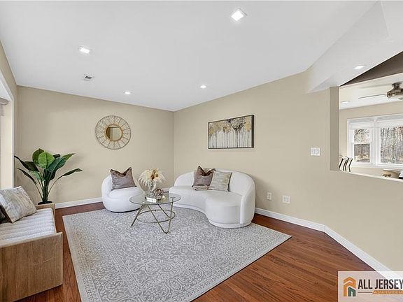 3rd image of 107 Finnegans Ln