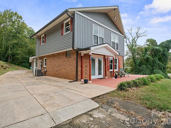 4th image of 801 N Grove St