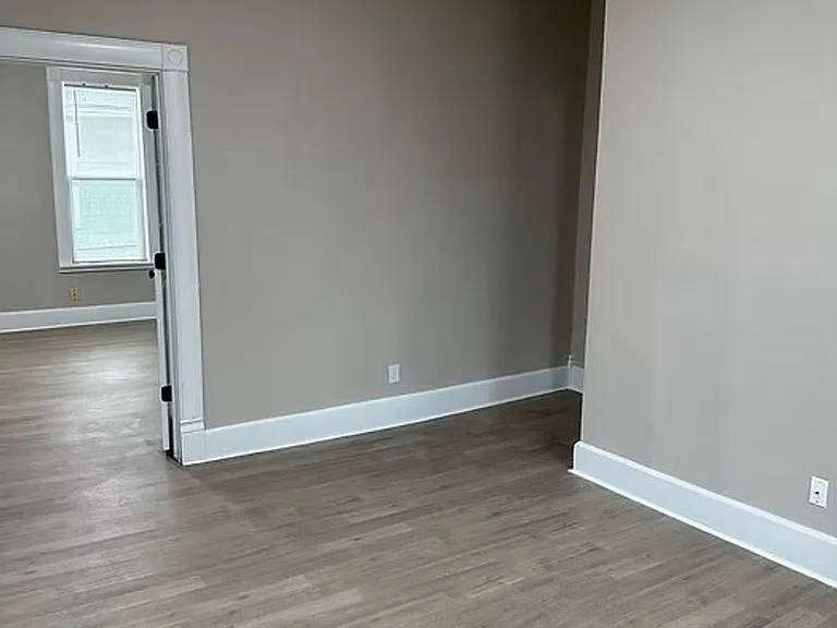 320 S Florence Ave — Photo 6