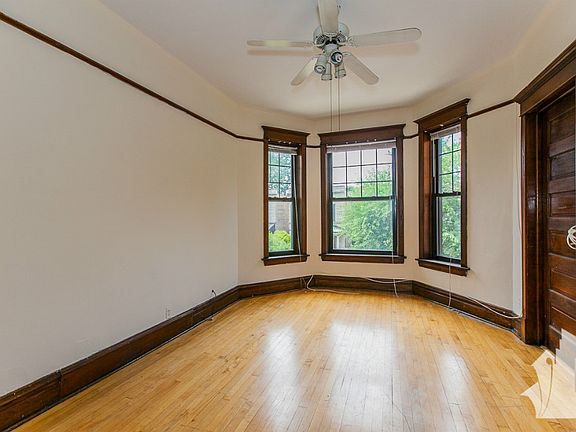 3rd image of 3635 N Paulina St #2