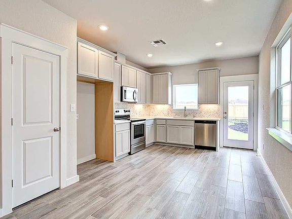2nd image of 893 Casina Cir