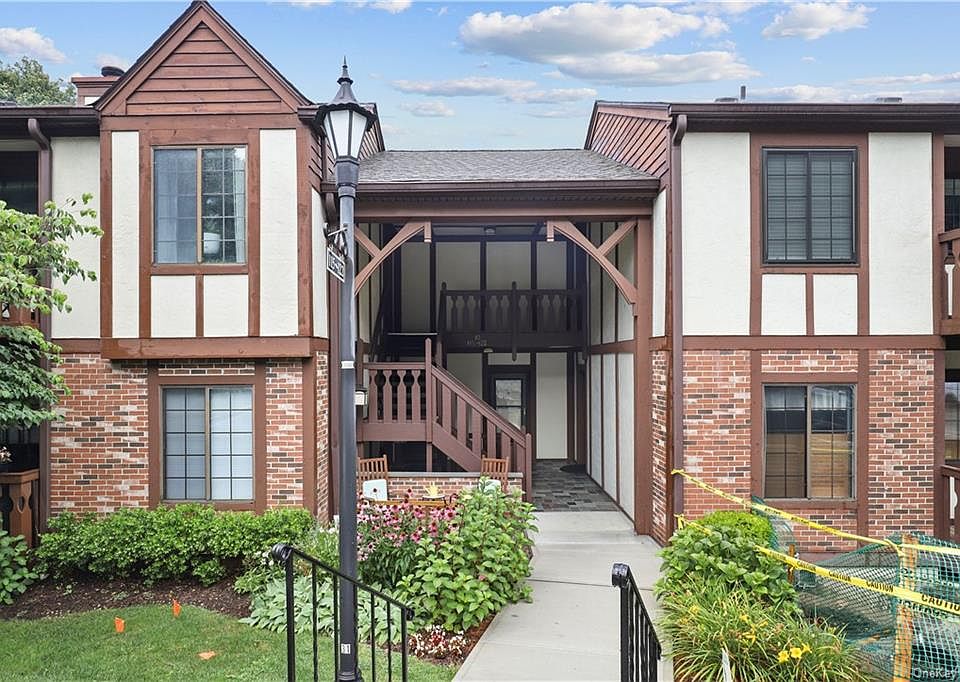 1st image of 122 Foxwood Cir
