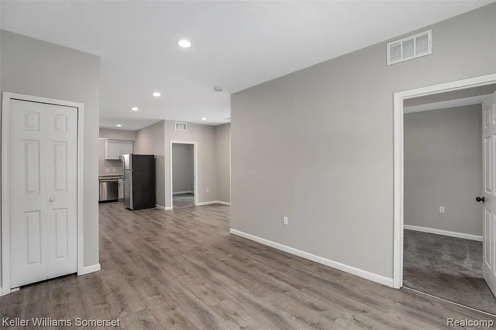 2 bed, 1.0 bath, 800 sqft, $1,150 — Photo 2
