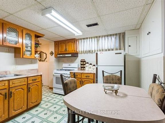 5th image of 114 Palmerston Ave #Basement