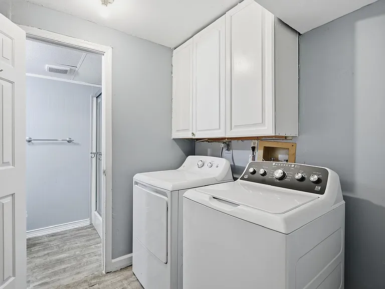 11210 Edgewood Dr — Photo 2