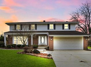 541 N Forest Dr, Addison, IL 60101