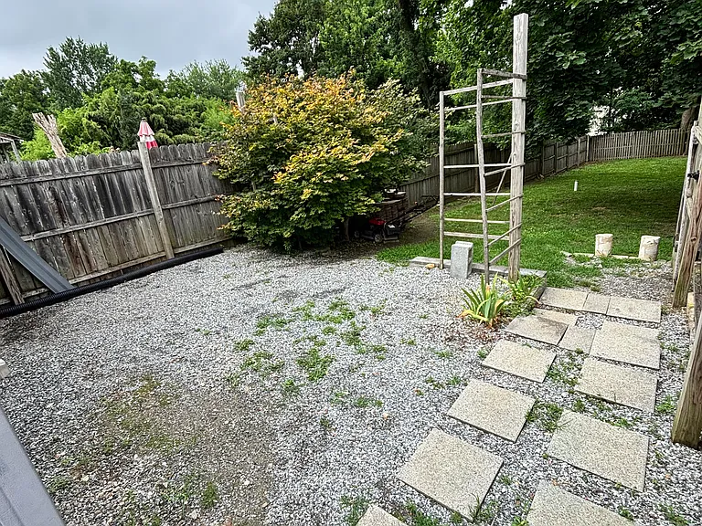 Patio space / fenced yard