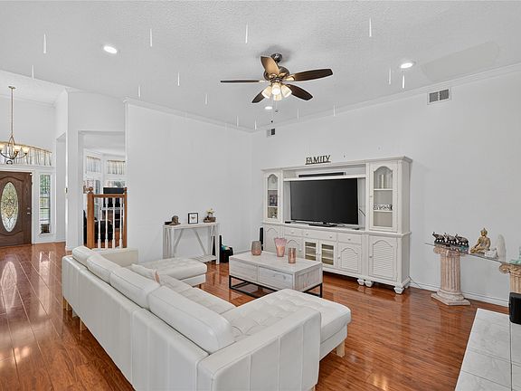 4th image of 7402 Silver Lake Dr