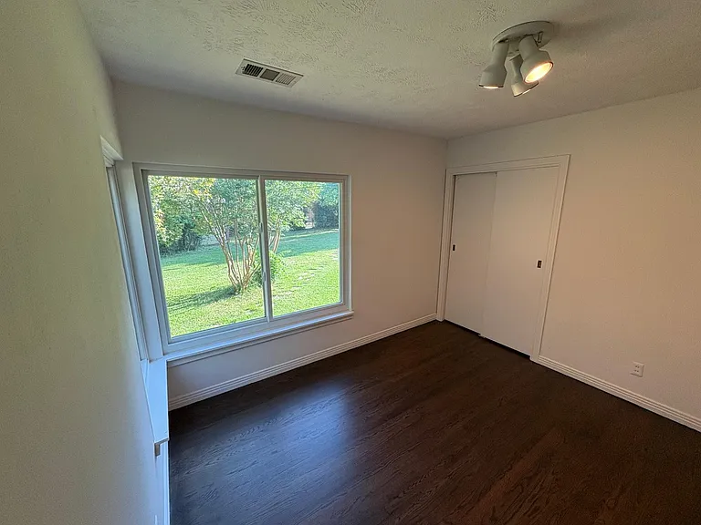 430 Mayrant Dr — Photo 9