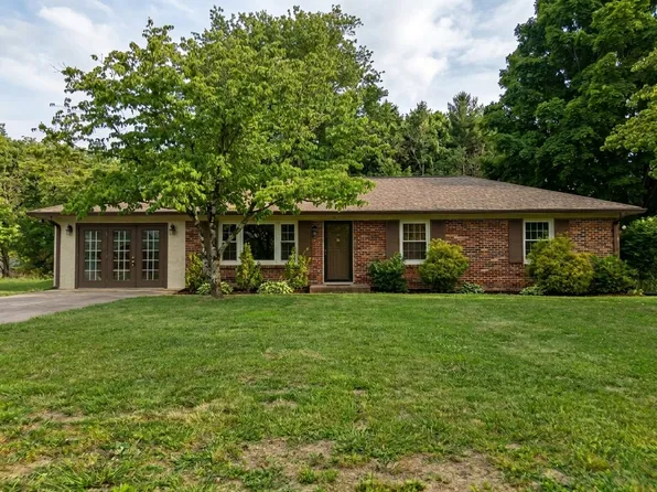 805 Fairlane Cir, Smithville, TN 37166