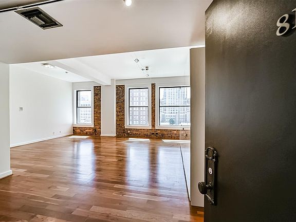 3rd image of 915 Franklin Street #8B