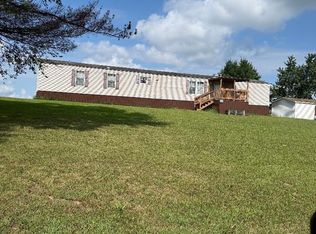 207 S Mary Ann Dr, Patoka, IN 47666