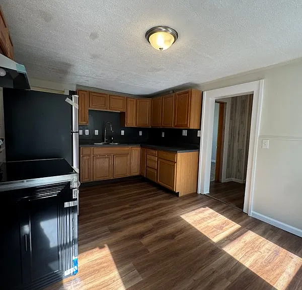 64 New Bridge St #1 — Photo 1
