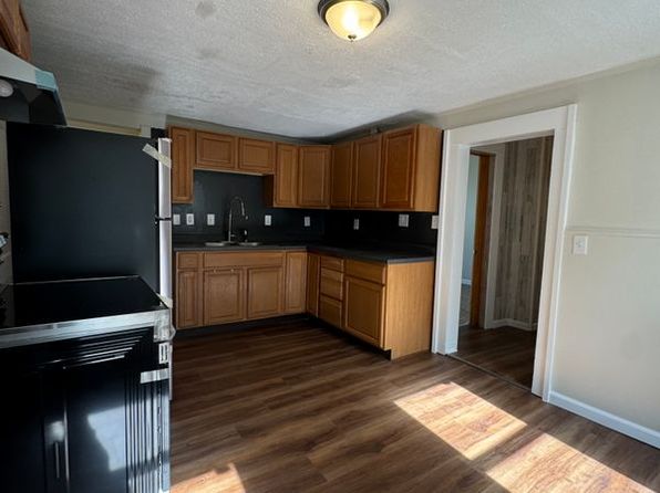 64 New Bridge St #1