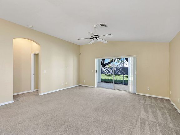 3rd image of 9261 Middle Oak Dr