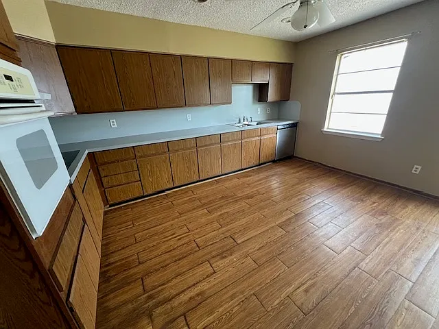 422 Sandy Trail - 1 — Photo 4