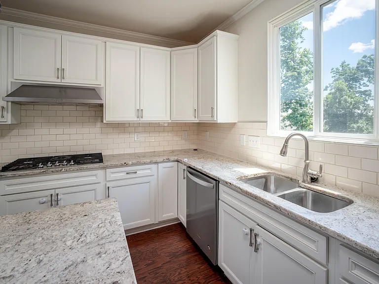 2825 Dillon Dr — Photo 15