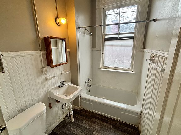 5th image of 1729 Greenup St APT 4