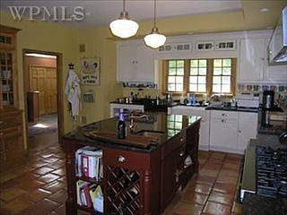 3rd image of 1376 Barrett Cir W