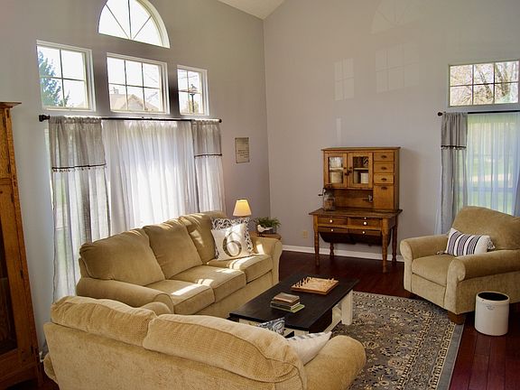4th image of 22 Hillshire Ct