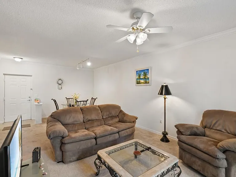 2202 Tuscany Way — Photo 9