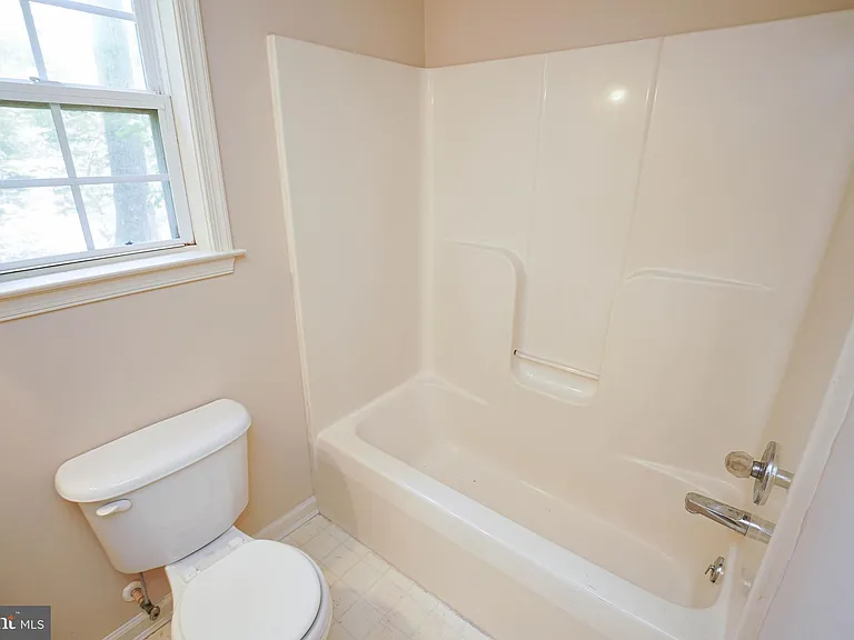 935 Queen Ave — Photo 25