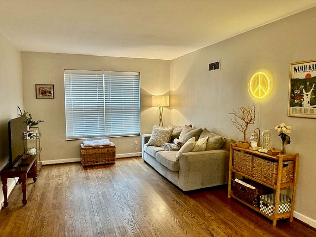1st image of 6213 Nagel Ave #2W
