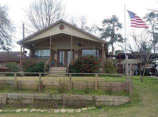 370 S Oak Lee Dr, Onalaska, TX 77360