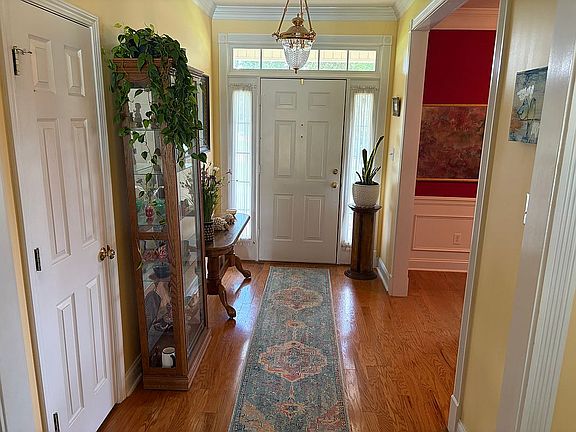 5th image of 102 Harrison Ct