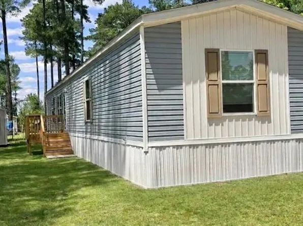120 Lucy Ln, Raeford, NC 28376