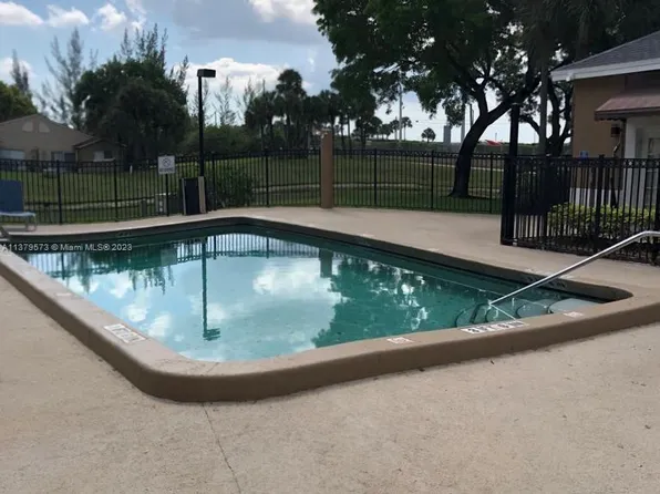 983 Lake Terry Dr APT C, Royal Palm Beach, FL 33411