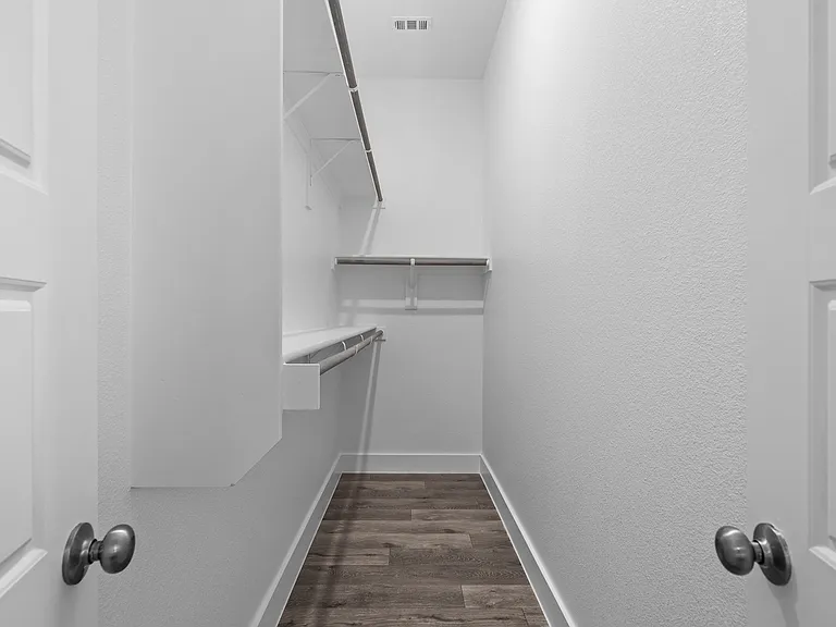 Walk-In Closet Walk-In Closet