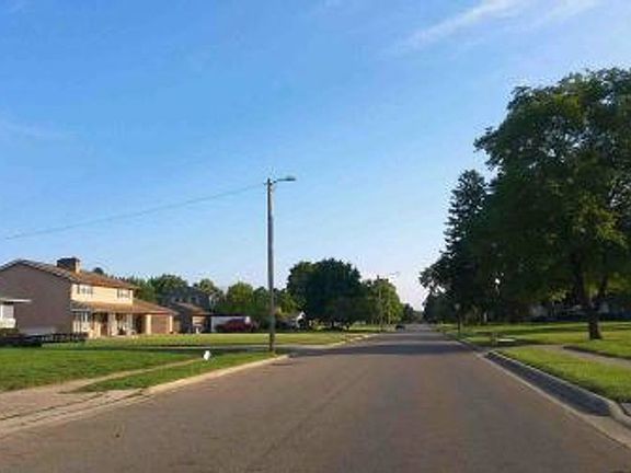 Exterior Neighborhood (street photo)