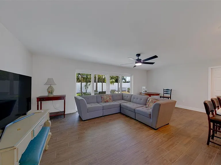 11602 Grove St — Photo 20