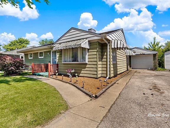 2nd image of 805 Meadow Ct