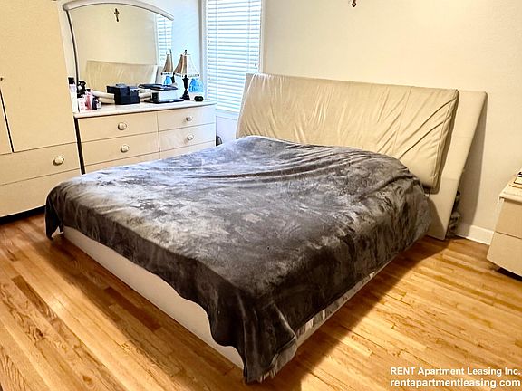 4th image of 9944 Karlov Ave