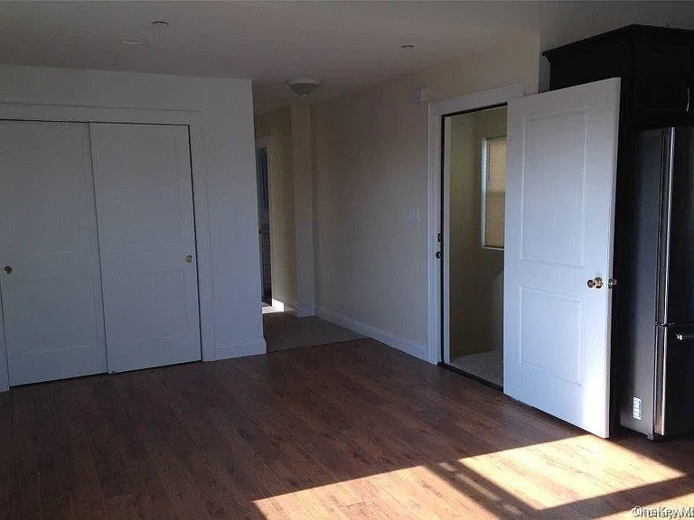 469 E Hudson St — Photo 8
