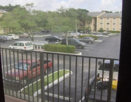 5th image of 450 Palm Cir W APT 202