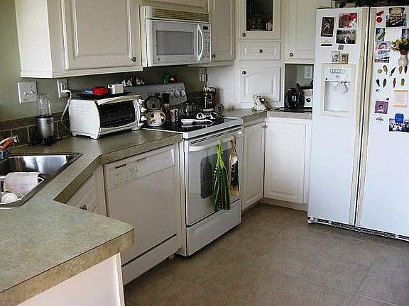 4th image of 28 Pineview Lake Cir