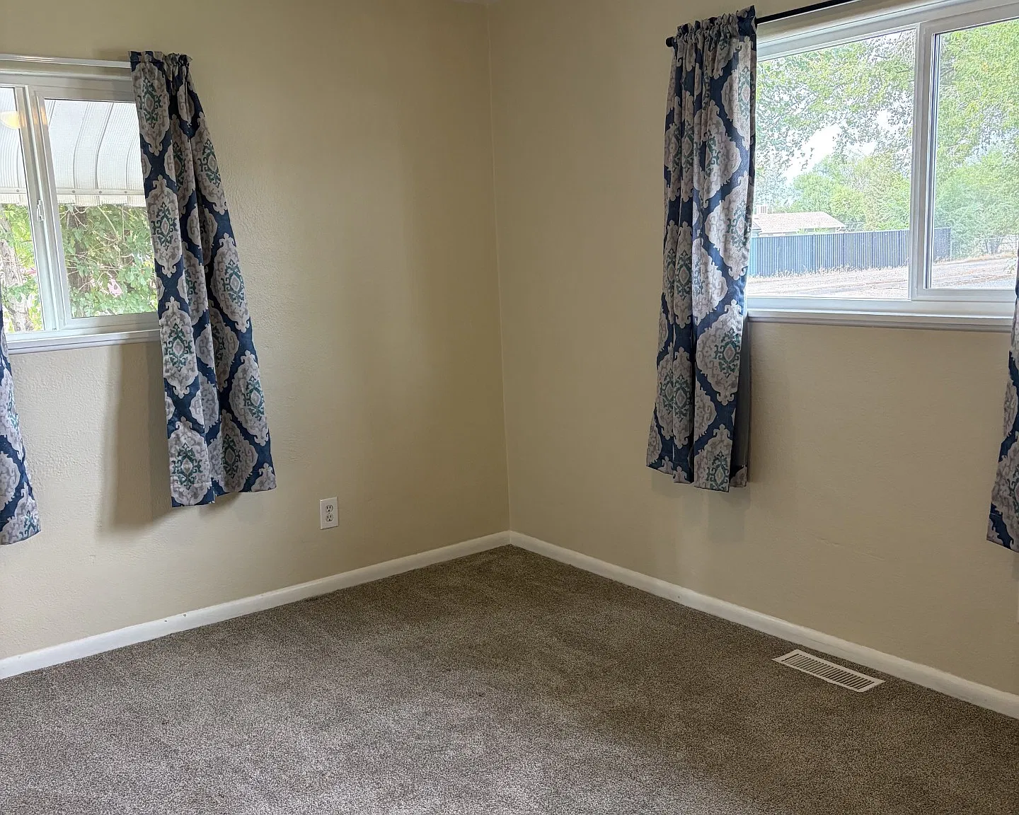 2 bed, 930 sqft, $1,600 — Photo 1