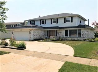 9 E Brookwood Dr, Arlington Heights, IL 60004