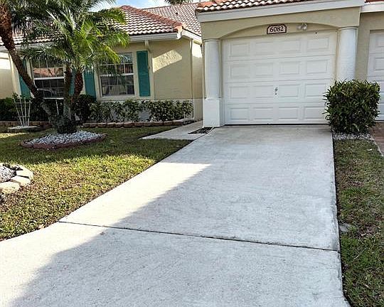 2nd image of 6082 Lake Hibiscus Drive