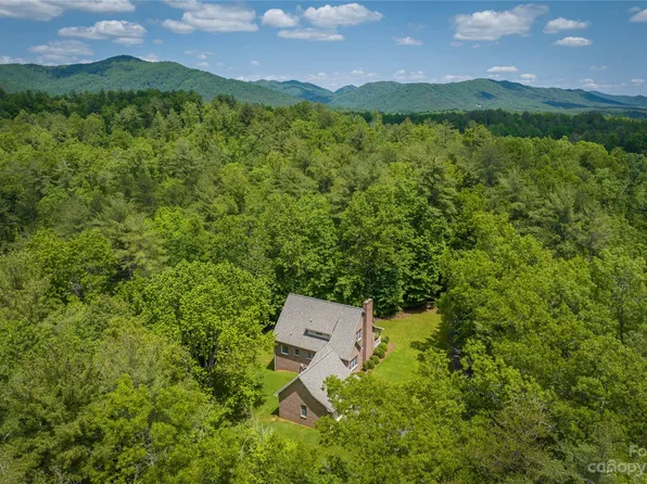 3230 Spring Hollow Dr, Lenoir, NC 28645