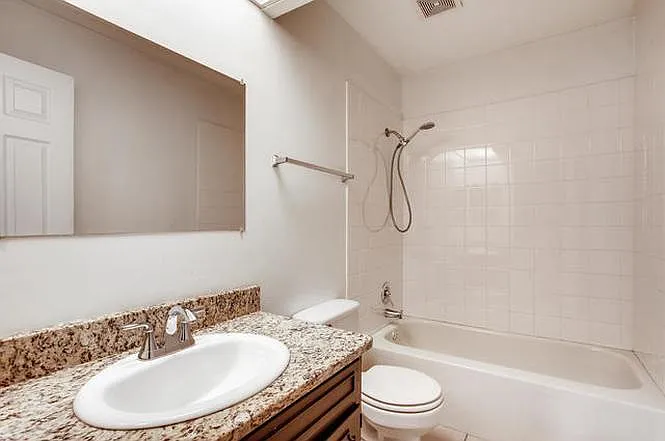 504 Nassau Ave — Photo 10