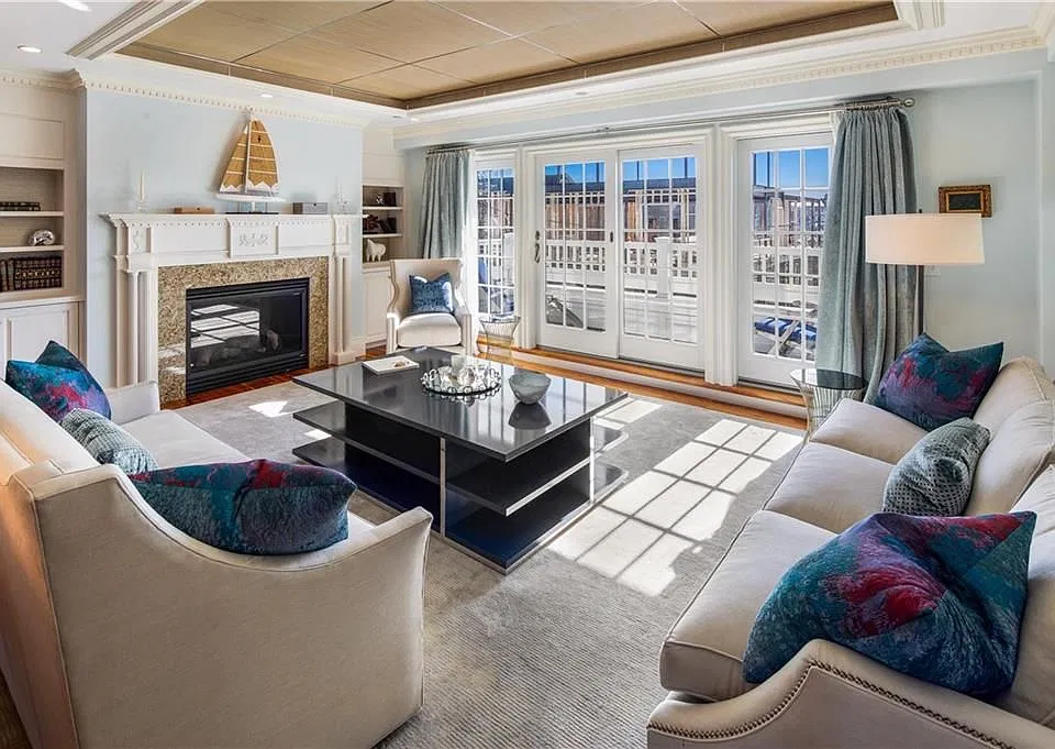 26 Brown And Howard Wharf #204