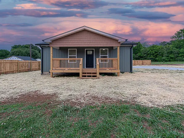 135 Short St, Athens, TN 37303