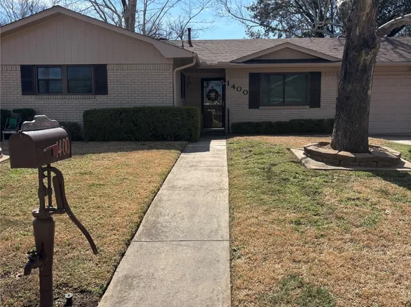 1400 Lynwood St, Gainesville, TX 76240