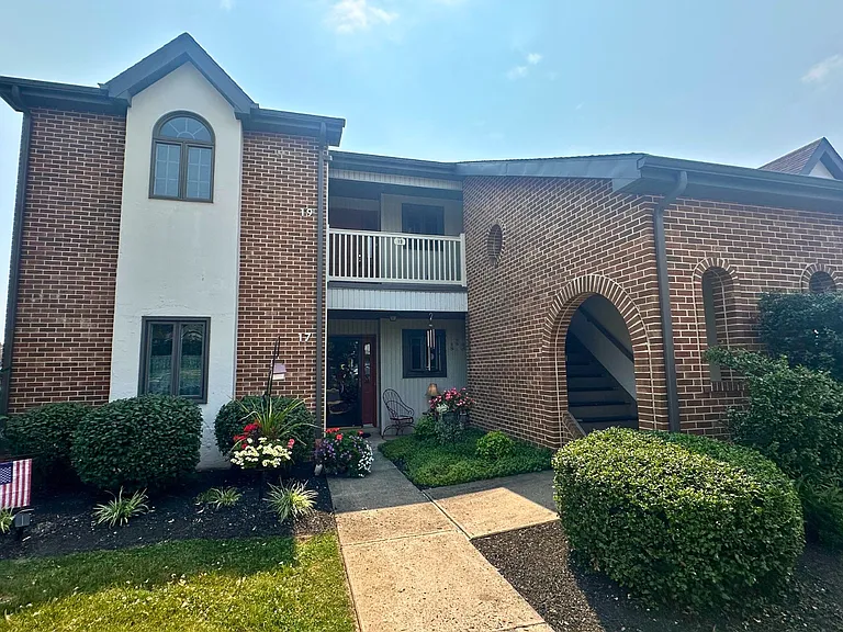 19 Black Oak Dr — Photo 1